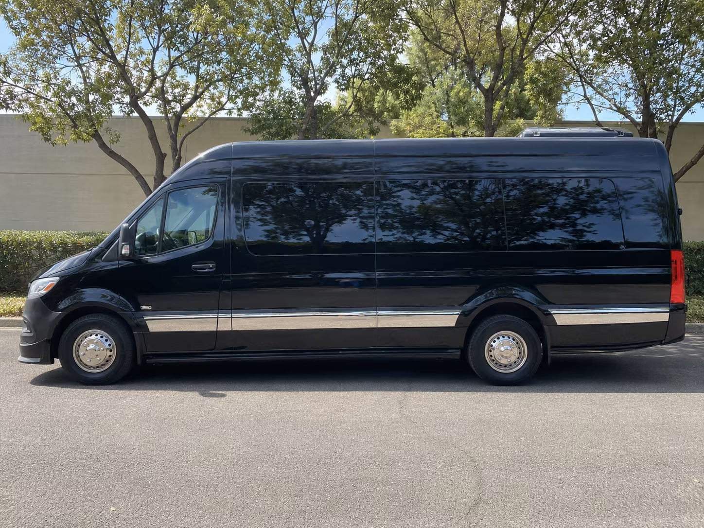find the perfect transportation for your next airport transfer 4